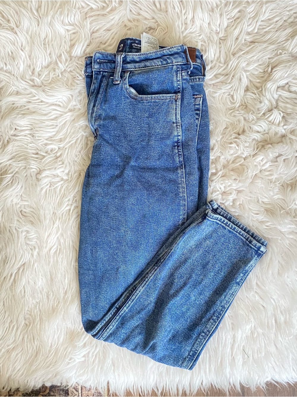 Hollister Ultra High Rise Mom Jeans